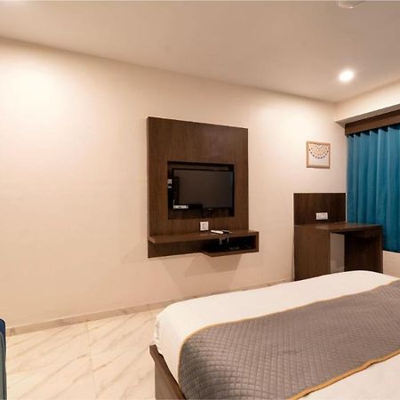 Hotel Royal 24 Ahmedabad Exterior photo
