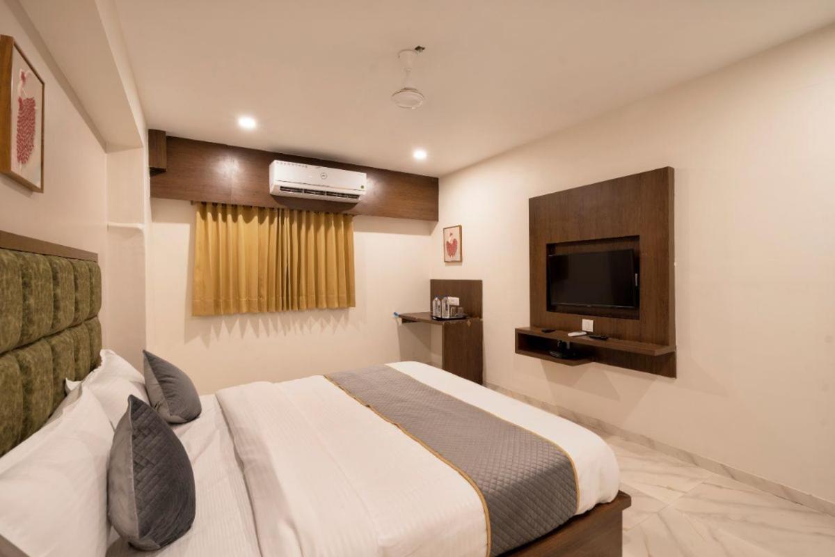 Hotel Royal 24 Ahmedabad Exterior photo