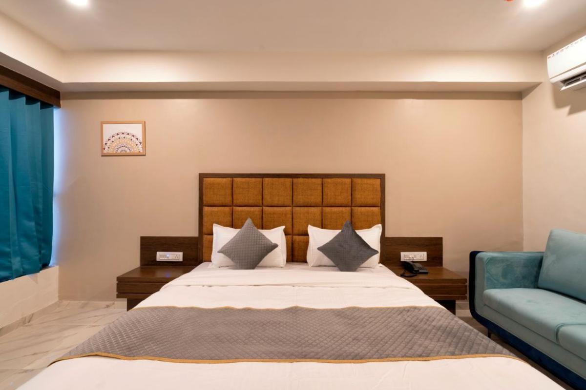 Hotel Royal 24 Ahmedabad Exterior photo