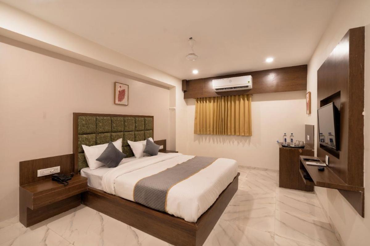 Hotel Royal 24 Ahmedabad Exterior photo