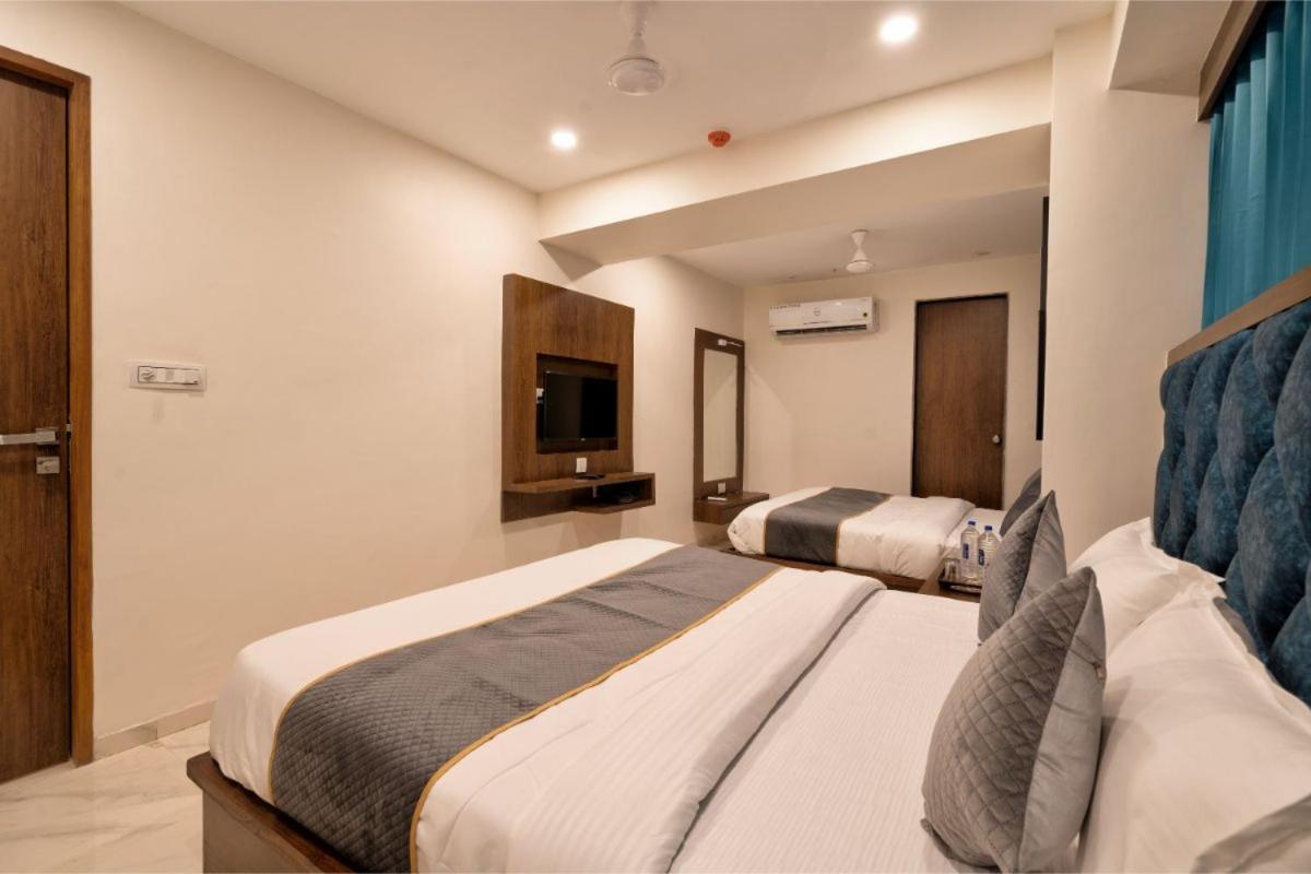 Hotel Royal 24 Ahmedabad Exterior photo
