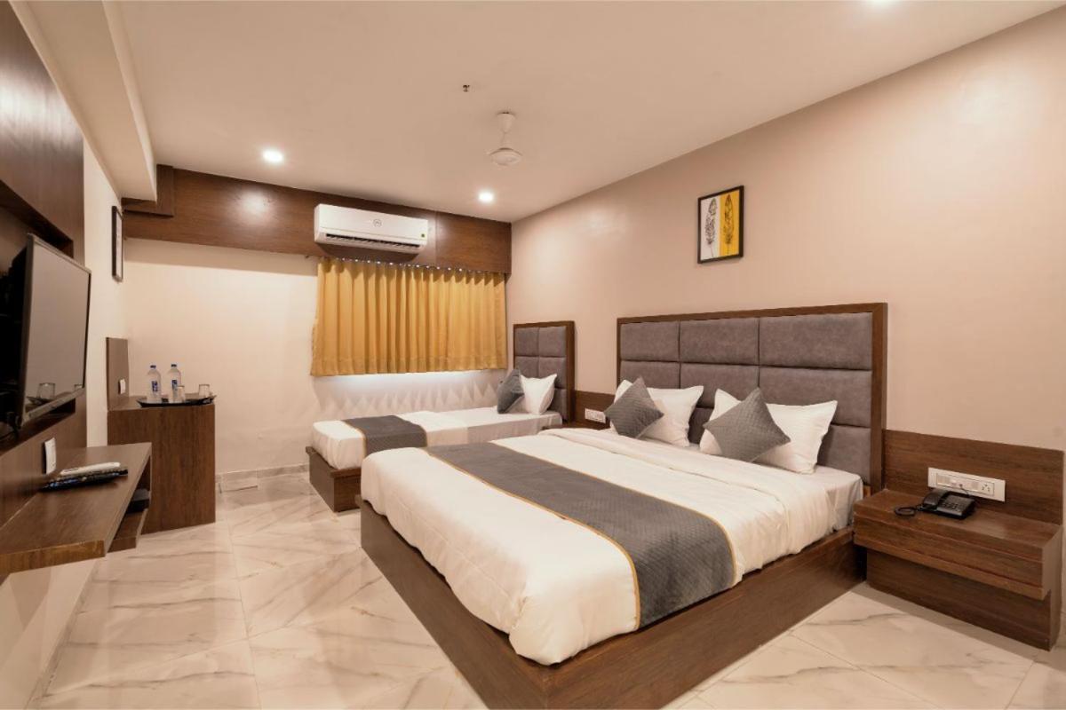 Hotel Royal 24 Ahmedabad Exterior photo