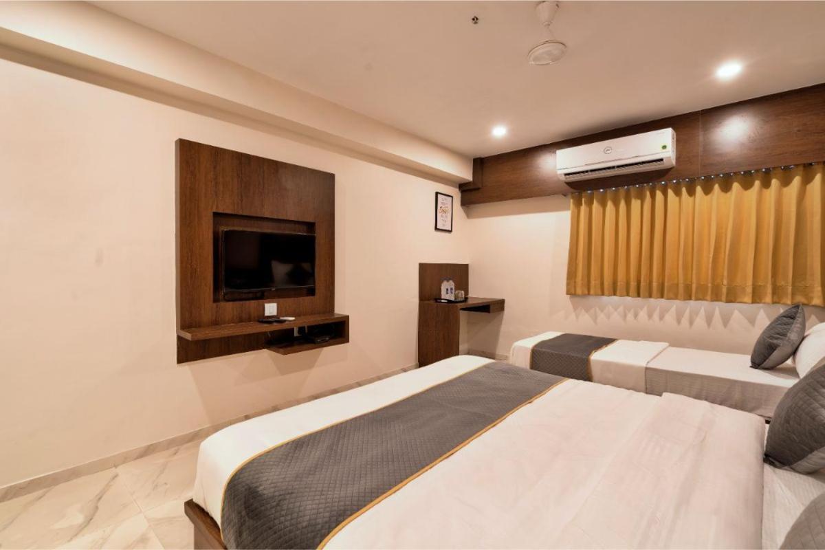 Hotel Royal 24 Ahmedabad Exterior photo